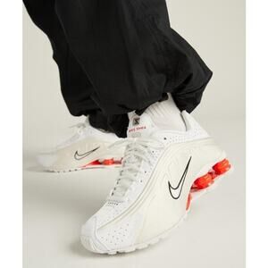 Women Size 7 Nike Sneakers Shox R4 Low Top Athletic Lace Up White Red AR3565-103